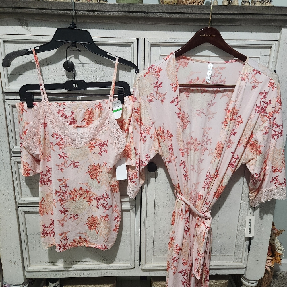 NWT flora nikrooz floral robe, Tank and Short Set